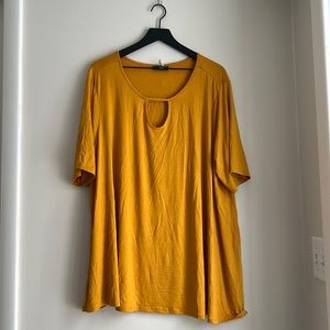 Keyhole mustard tee New with Tag